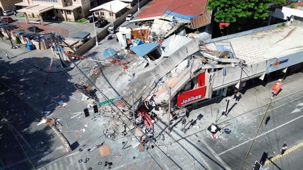 Death toll in Philippine quake rises to at least 35