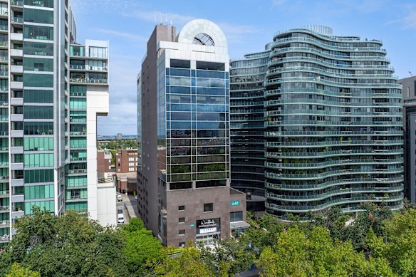 The childcare regulator has issued an emergency action notice against Woodlands St Kilda Road after children were found to be at risk of accessing the edge of a 12-storey roof.