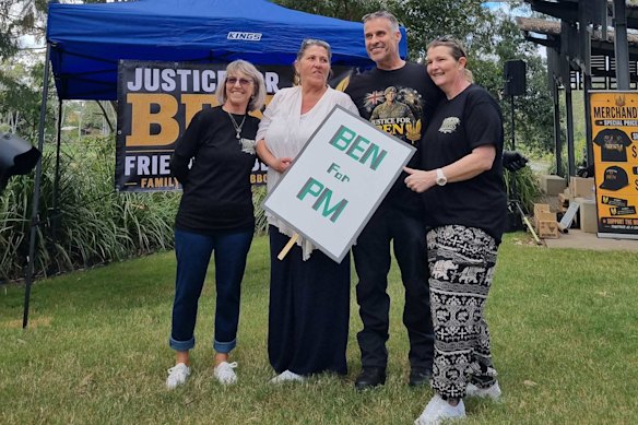 Supporters of Ben Roberts-Smith hold up a ‘Ben for PM’ sign.