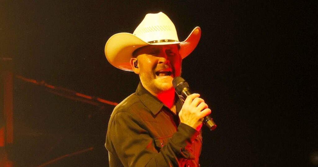 Country Singer Justin Moore Announces Touring Break to ‘Focus on My Health’ Country Singer Justin Moore Announces Touring Break to ‘Focus on My Health’