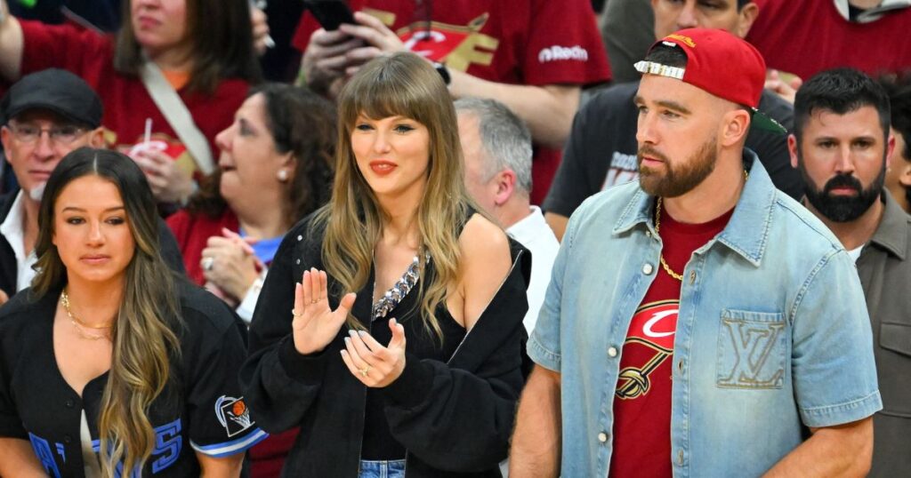Taylor Swift Slays in a Trendy Butter Yellow Dress at Travis Kelce’s Tight End University Taylor Swift Slays in a Trendy Butter Yellow Dress at Travis Kelce’s Tight End University
