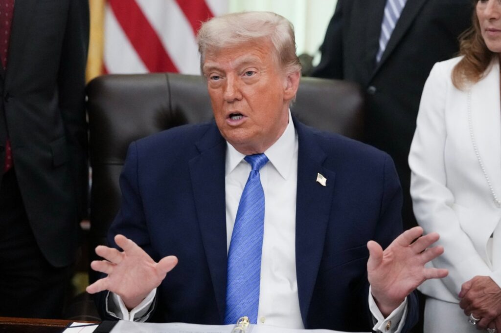 Donald Trump Sharing ‘West Wing’ Clip Misses One Important Detail Donald Trump Sharing ‘West Wing’ Clip Misses One Important Detail