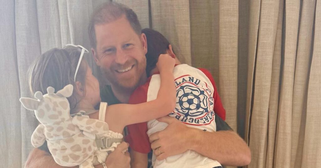 Prince Harry Hugs Kids Archie and Lili in Rare Pic for Father’s Day: ‘So Lucky to Have You’ Prince Harry Hugs Kids Archie and Lili in Rare Pic for Father’s Day: ‘So Lucky to Have You’