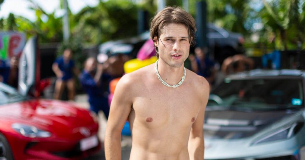Love Island USA’s Bryce Alakai Dettloff Was Bullied When He Was Kid for Being Too Good Looking Love Island USA’s Bryce Alakai Dettloff Was Bullied When He Was Kid for Being Too Good Looking