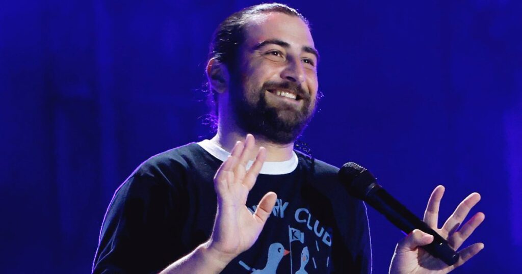 Singer Noah Kahan Asks Fans Not to Poop Their Pants During His Concerts: ‘You Guys Gotta Understand’
