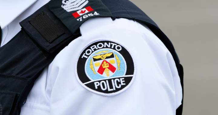 Officer in hospital after being shot during ‘exchange of gunfire’: Toronto police Officer in hospital after being shot during ‘exchange of gunfire’: Toronto police