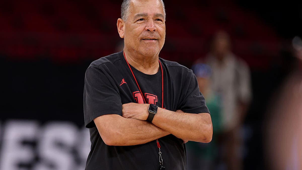Houston head coach Kelvin Sampson is still seeking his first national title. (Photo by Kenneth Richmond/Getty Images)
