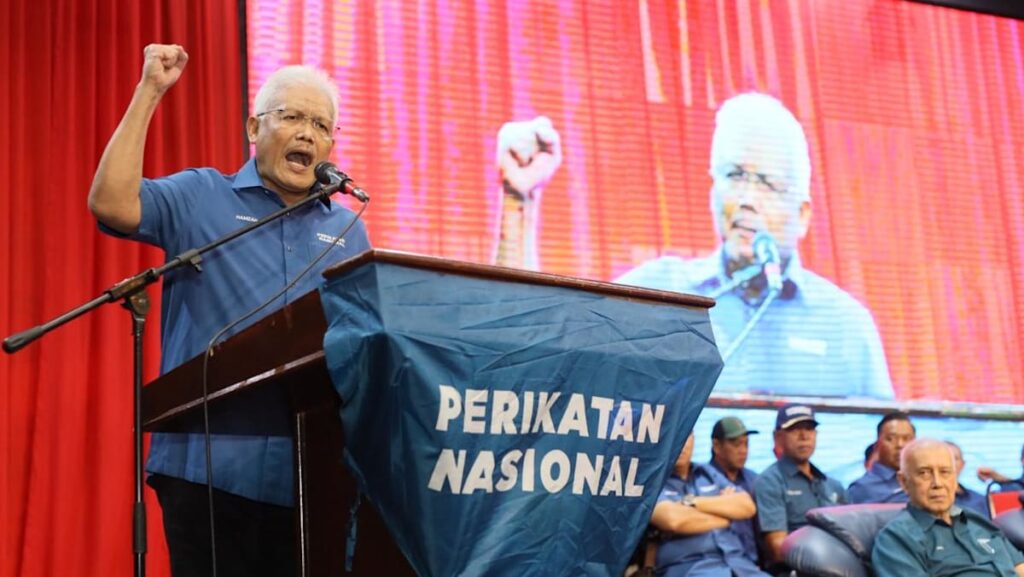 Malaysia’s Bersatu, PAS trade barbs over Hamzah Zainudin’s return as opposition leader Malaysia’s Bersatu, PAS trade barbs over Hamzah Zainudin’s return as opposition leader