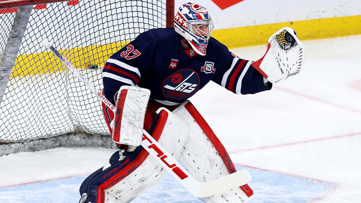 Connor Hellebuyck