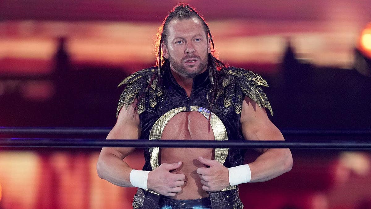 Kenny Omega entering the wrestling ring at Tokyo Dome