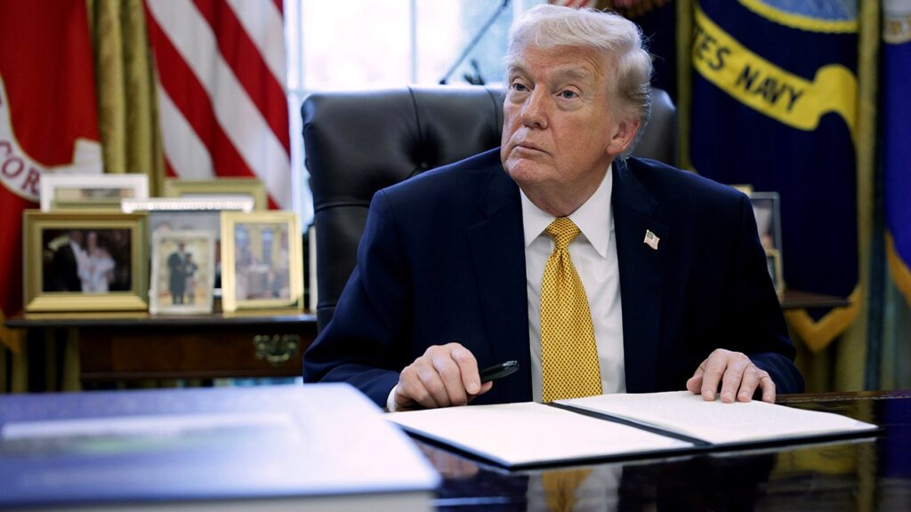 Trump nominates Jay Clayton, former SEC chairman, current US Attorney, as intelligence director Trump nominates Jay Clayton, former SEC chairman, current US Attorney, as intelligence director