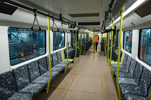 The new airport trains are 30 centimetres wider than the existing driverless metro trains. 