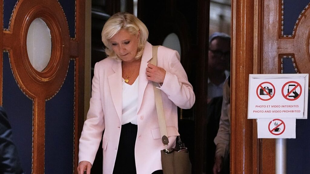 Le Pen vows to run in France’s 2027 presidential election Le Pen vows to run in France’s 2027 presidential election
