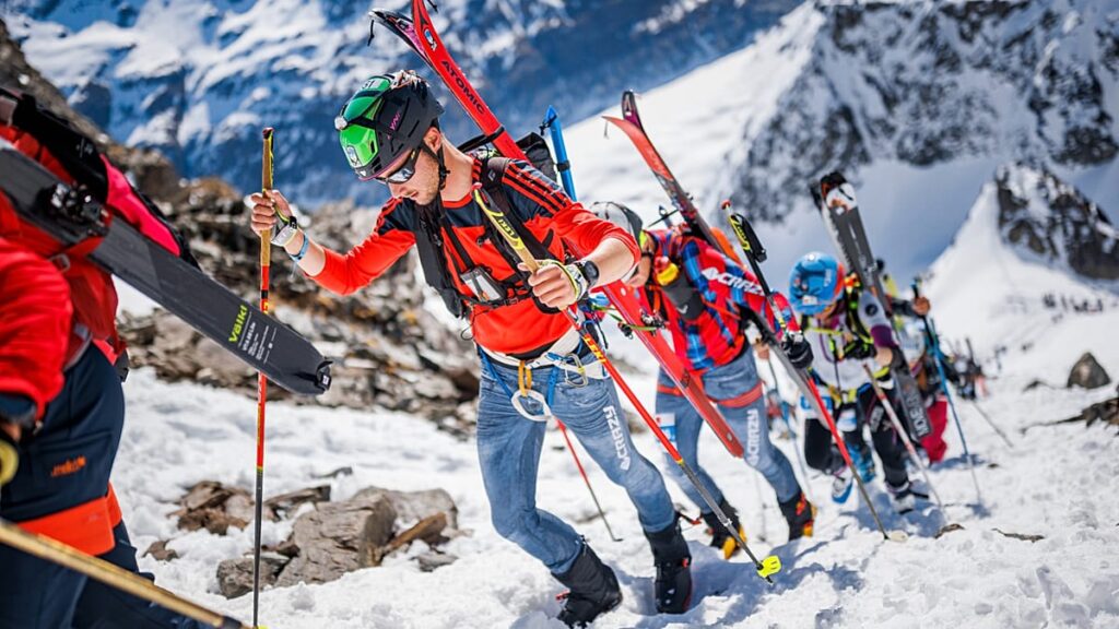 Video. Summer skiers head to melting glacier as heatwave grips France Video. Summer skiers head to melting glacier as heatwave grips France