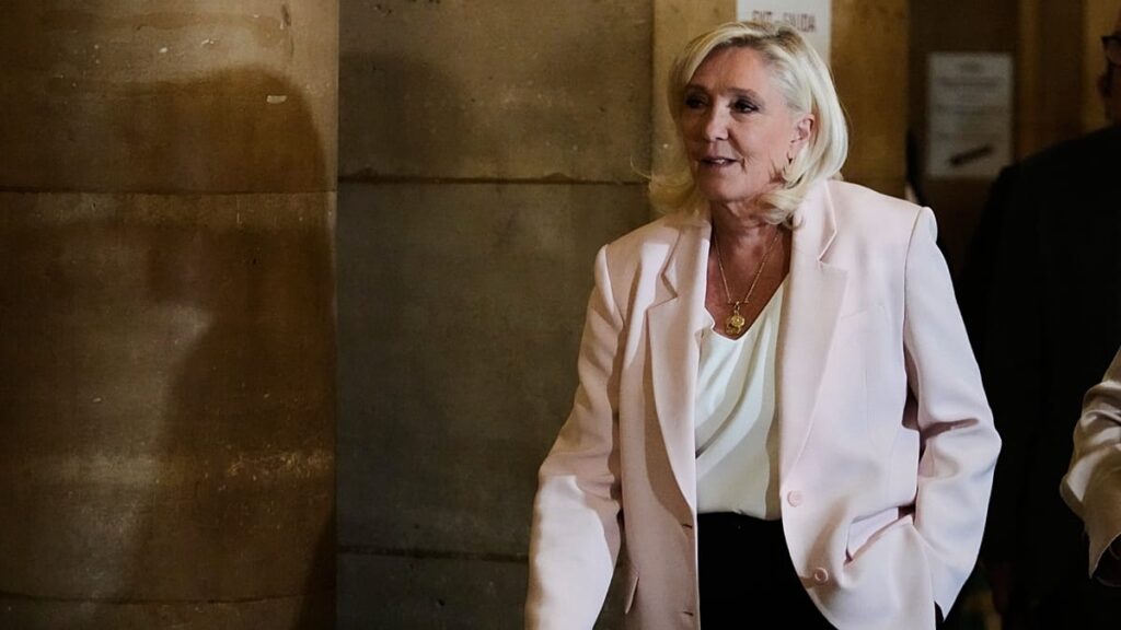 Le Pen to run for president after court upholds fraud conviction Le Pen to run for president after court upholds fraud conviction
