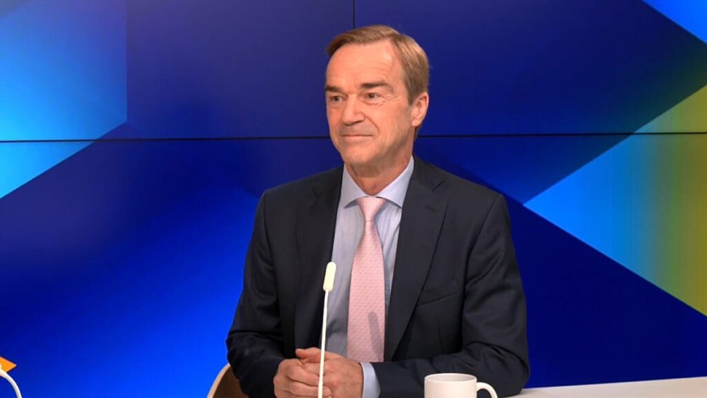 Video. Euro area ‘under strain’ as recession risks loom