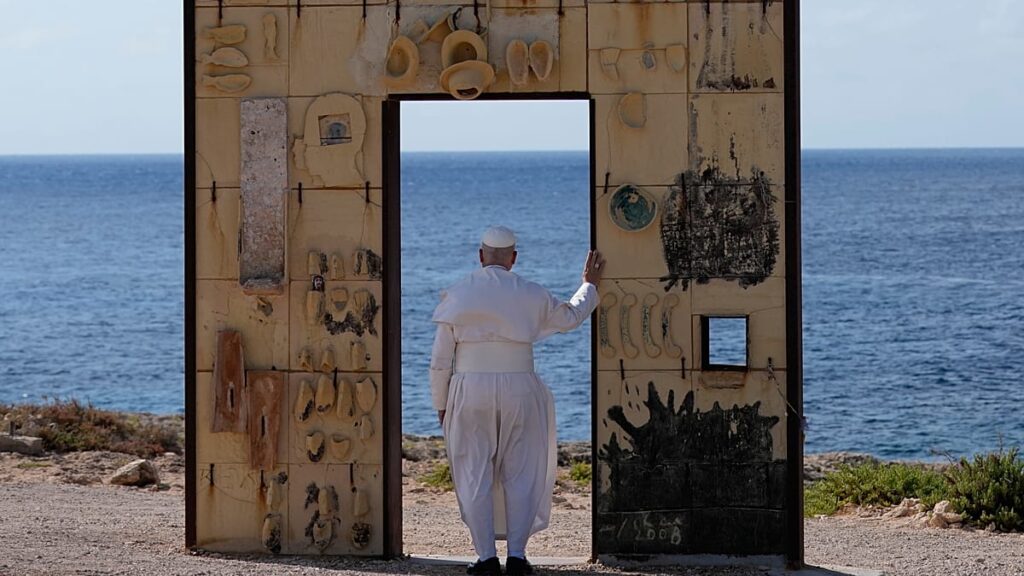 Pope warns in Lampedusa: migrants victims of inaction Pope warns in Lampedusa: migrants victims of inaction