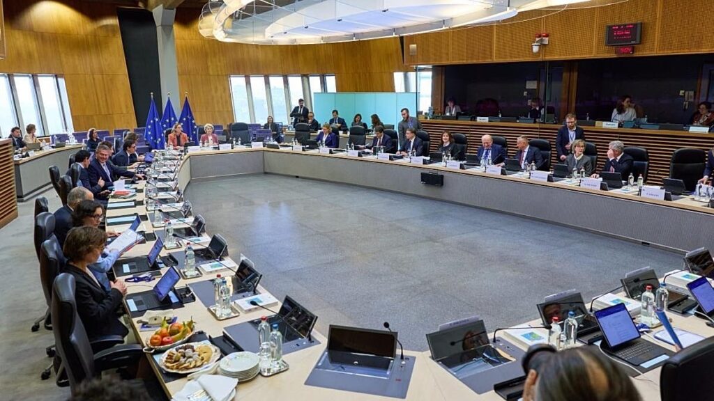 EU institutions pile on pressure for ‘ambitious’ budget, new resources EU institutions pile on pressure for ‘ambitious’ budget, new resources