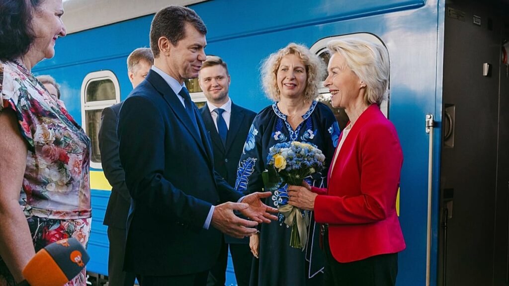 Von der Leyen in Kyiv to talk drones and EU accession with Zelenskyy Von der Leyen in Kyiv to talk drones and EU accession with Zelenskyy