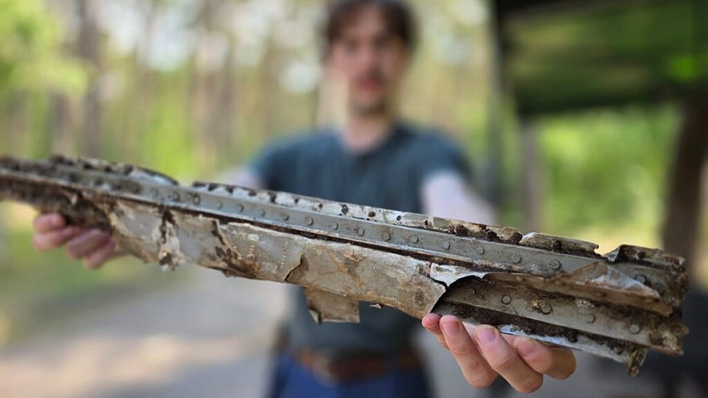 Poland: goes berry picking, finds traces of Allied plane wreck Poland: goes berry picking, finds traces of Allied plane wreck
