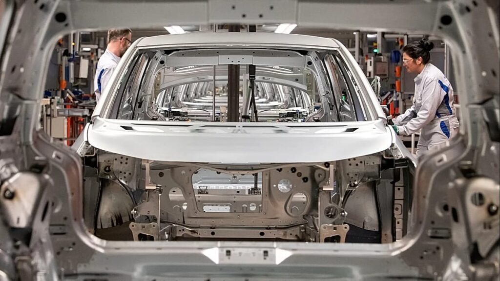 EU car industry clashes over strategy to fight Chinese competitors