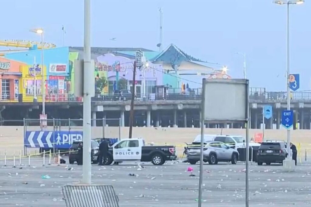 Gunman on the loose after man shot dead near Santa Monica Pier Gunman on the loose after man shot dead near Santa Monica Pier