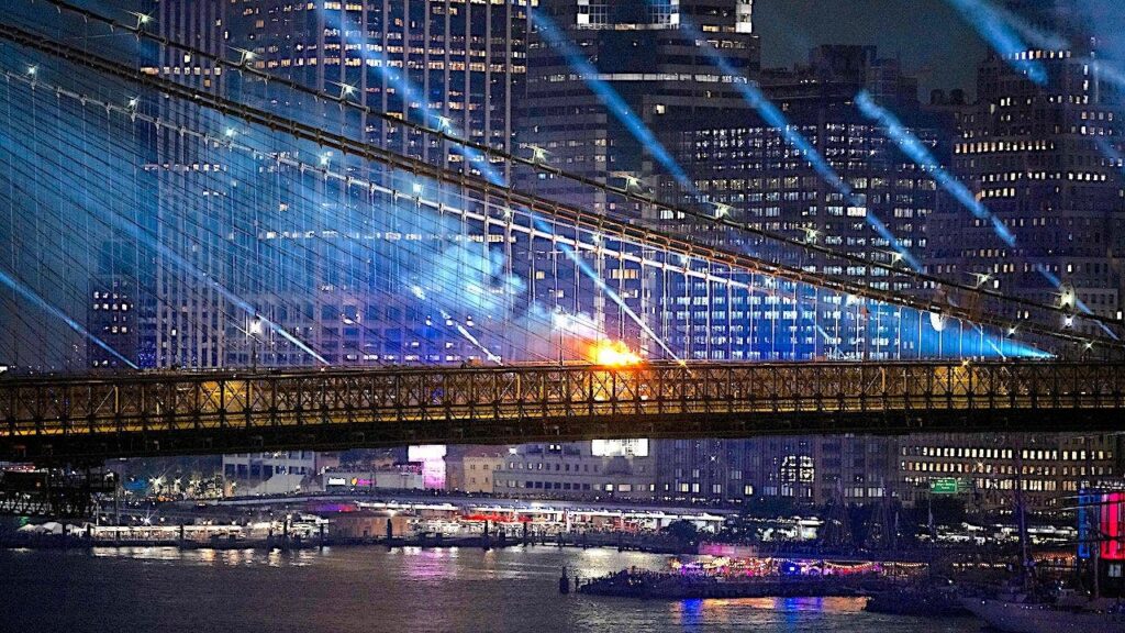 Brooklyn Bridge catches fire amid NYC fireworks display as Trump hails it in DC speech Brooklyn Bridge catches fire amid NYC fireworks display as Trump hails it in DC speech