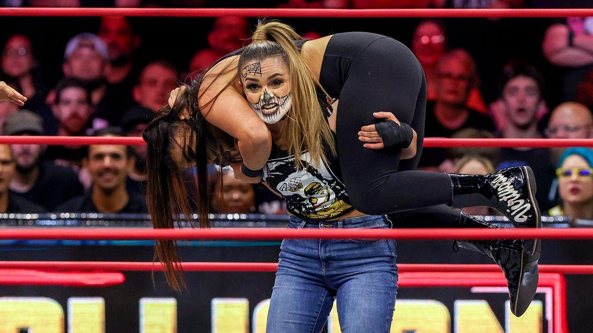 Thunder Rosa in the ring