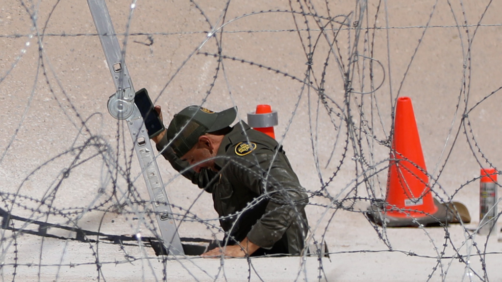 WATCH: Inside look at the dangerous cartel human smuggling tunnels still being used at border WATCH: Inside look at the dangerous cartel human smuggling tunnels still being used at border