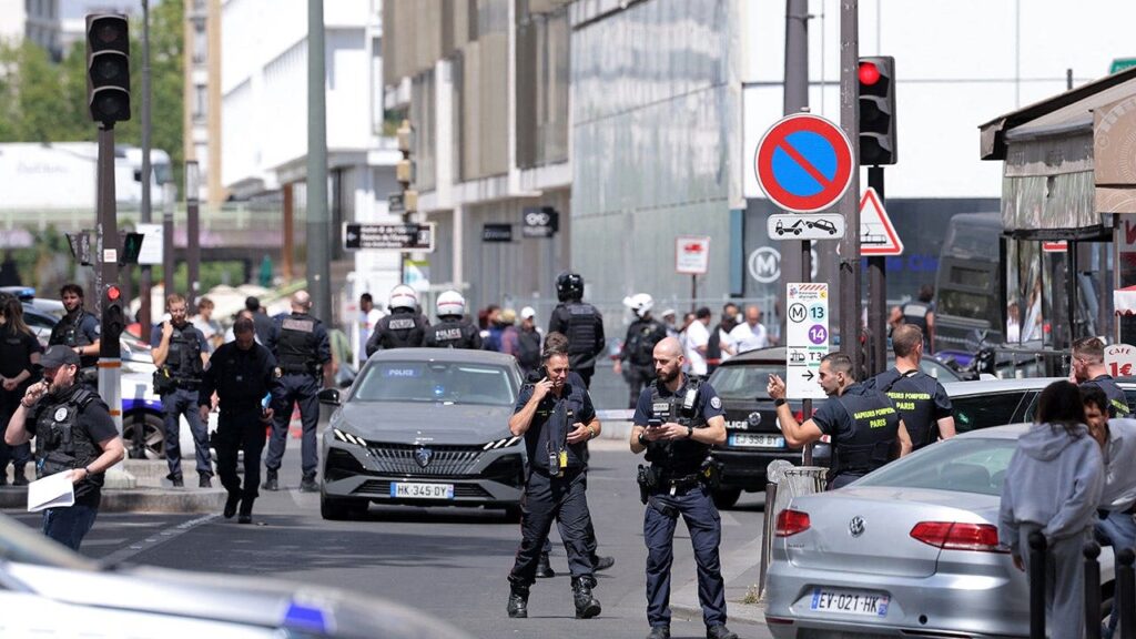 ‘Allah commanded me’: Three women stabbed in Paris, crowd subdues suspect