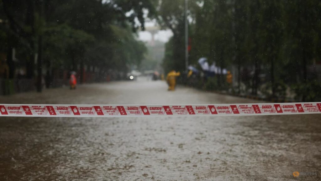 Building collapse kills six in Mumbai as torrential rain batters city Building collapse kills six in Mumbai as torrential rain batters city