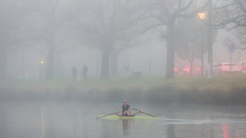 Fog could linger until midday in parts of Melbourne Fog could linger until midday in parts of Melbourne