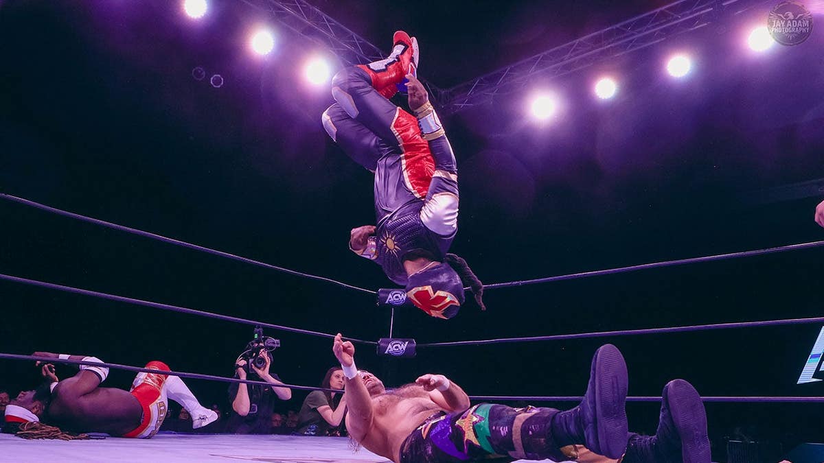 Soleil flips in the ring