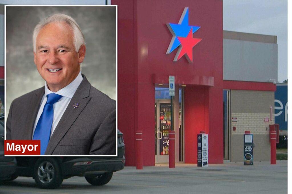 Winner of historic .82B Powerball jackpot revealed as Arkansas mayor’s little brother
