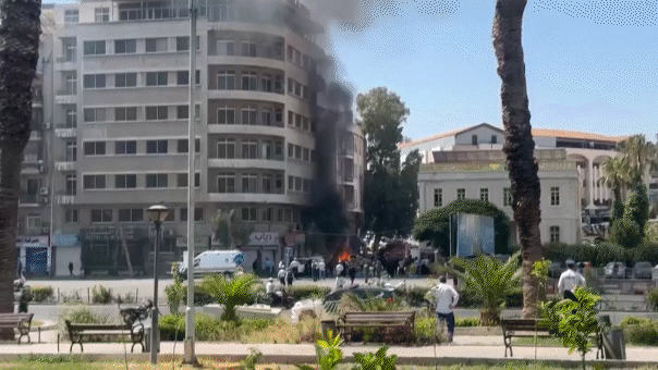 Video shows bomb rock Damascus hotel where French President Macron is staying during Syrian state visit Video shows bomb rock Damascus hotel where French President Macron is staying during Syrian state visit