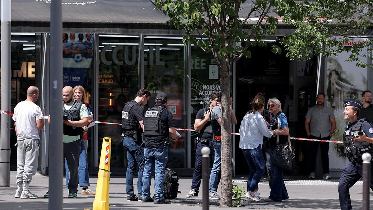 Stabbing attack in Paris
