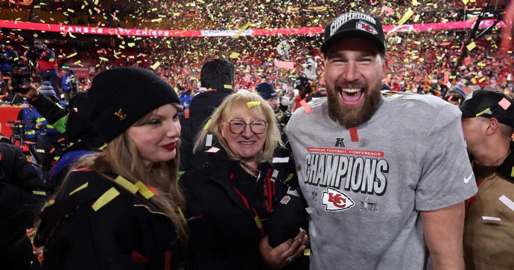 Donna Kelce Is All Smiles as She Lands in New York City Ahead of Taylor Swift and Travis’ Wedding Donna Kelce Is All Smiles as She Lands in New York City Ahead of Taylor Swift and Travis’ Wedding