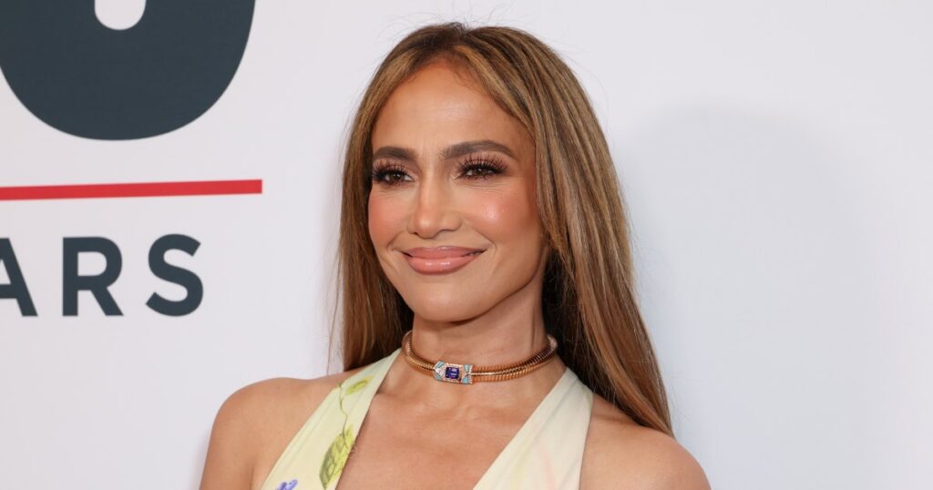 Jennifer Lopez Wore the Late-Summer Bikini Style That Rich Moms Are Grabbing ASAP — Only Jennifer Lopez Wore the Late-Summer Bikini Style That Rich Moms Are Grabbing ASAP — Only