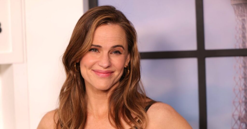 Jennifer Garner’s Trendy, NYC-Coded Denim Style Made Us Quickly Forget About Barrel Jeans Jennifer Garner’s Trendy, NYC-Coded Denim Style Made Us Quickly Forget About Barrel Jeans