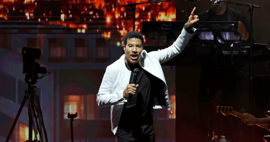 Lionel Richie Returns to Stage, Shares Update After Postponing Shows Amid Illness: ‘I’m Grateful’ Lionel Richie Returns to Stage, Shares Update After Postponing Shows Amid Illness: ‘I’m Grateful’
