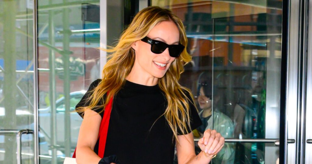 We’re Obsessing Over Olivia Wilde’s Loose, Classy Pants That Make Even a Tee Look Polished