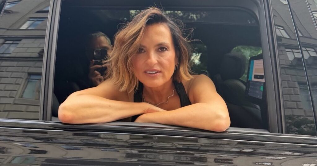 Mariska Hargitay Debuts Fresh Bob Cut for Taylor Swift’s Wedding: ‘Cool Girl Hair’ Mariska Hargitay Debuts Fresh Bob Cut for Taylor Swift’s Wedding: ‘Cool Girl Hair’