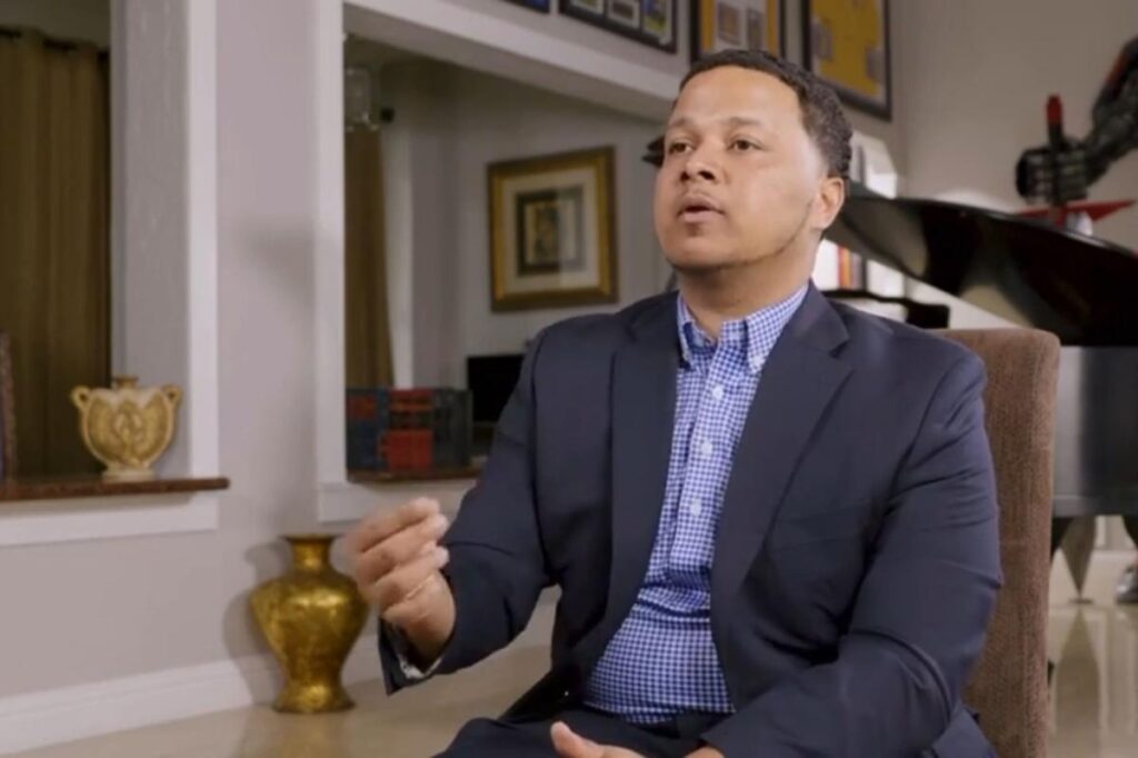 Abandoned at birth, telecom founder recounts how saving his father paved the way for his American Dream Abandoned at birth, telecom founder recounts how saving his father paved the way for his American Dream
