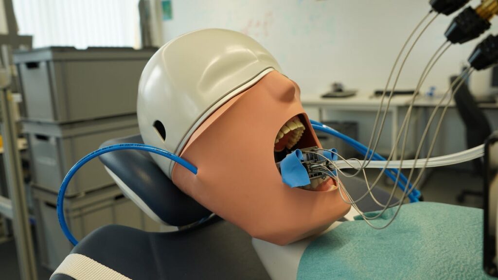 New Dental Robot Attaches to Patient’s Teeth for Drilling New Dental Robot Attaches to Patient’s Teeth for Drilling