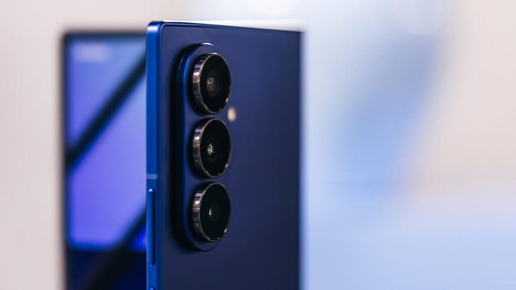 Samsung Teaser Hints at How It’s (Literally) Reshaping Its Foldable Phones
