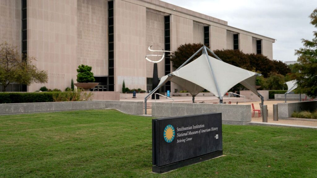 Smithsonian’s National Museum of American History promotes ‘extreme political activism,’ WH report alleges Smithsonian’s National Museum of American History promotes ‘extreme political activism,’ WH report alleges