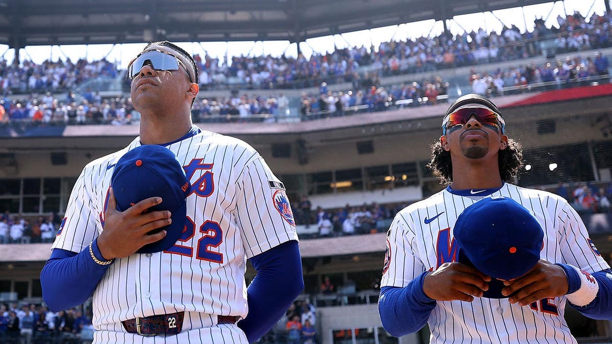 Lindor and Soto during anthem
