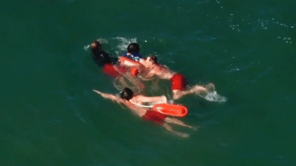WATCH: Felony suspect’s ocean getaway unravels after 90-minute standoff with lifeguards WATCH: Felony suspect’s ocean getaway unravels after 90-minute standoff with lifeguards