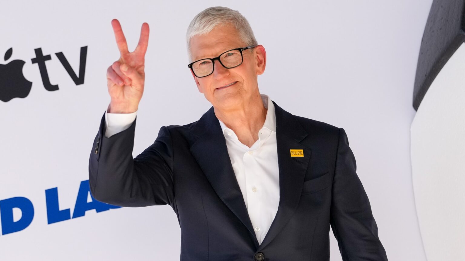 Tim Cook’s Final Earnings Call: Record iPhone Sales and Future Pricing Woes Tim Cook’s Final Earnings Call: Record iPhone Sales and Future Pricing Woes