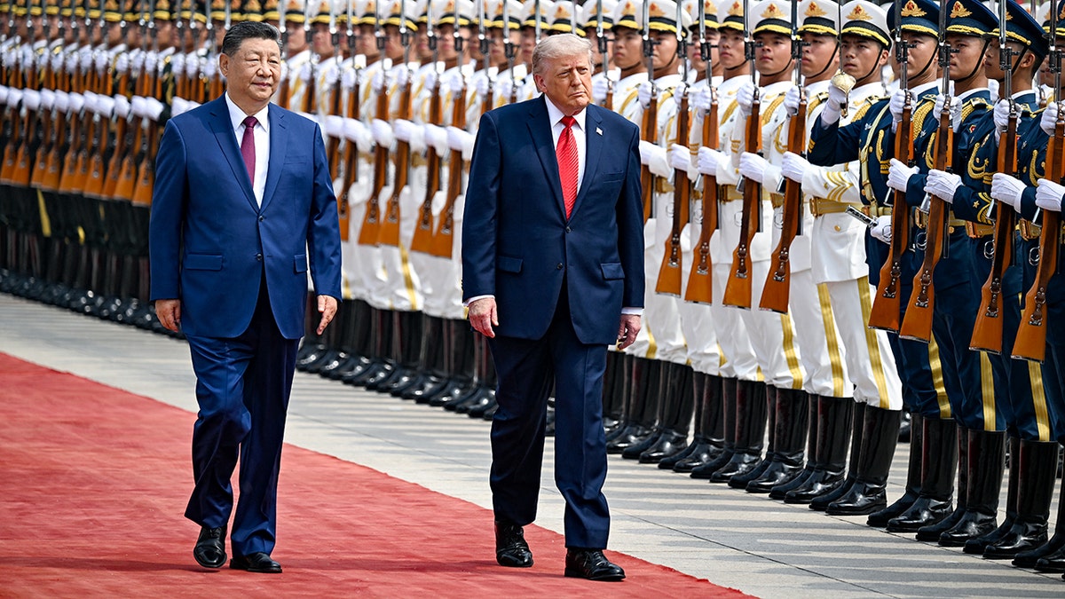 Xi and Trump in front of Chinese military guard